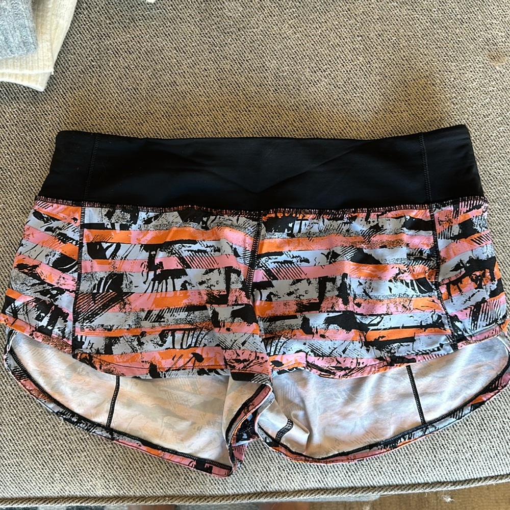Speed up lululemon short low rise size 6 hot pink great condition